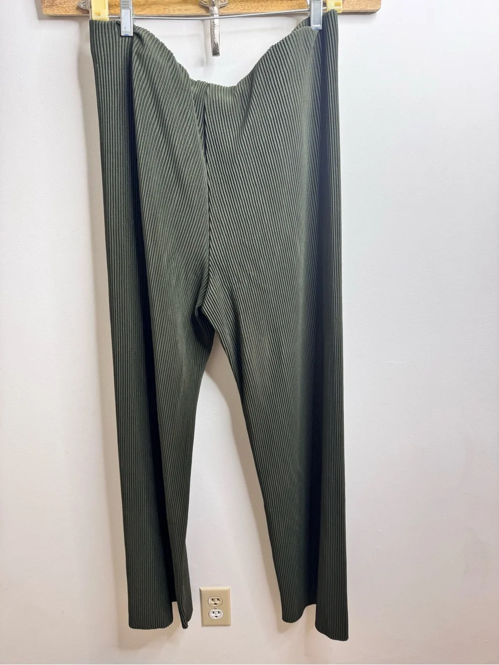 Mango Olive Green Ribbed Pants - Picture 2 of 3